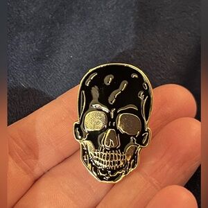 Punk pirate enamel Shakespeare’s globe theatre skull pin brooch.